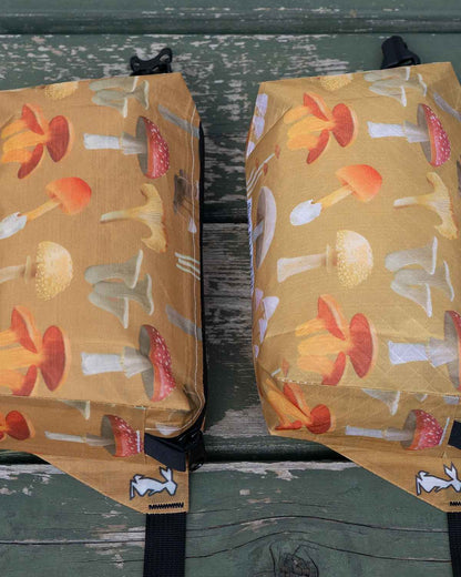 High Tail Designs Ultralight Fanny Pack｜Ash Ryan Botany Poster｜DCFとTX95の素材感・色味比較