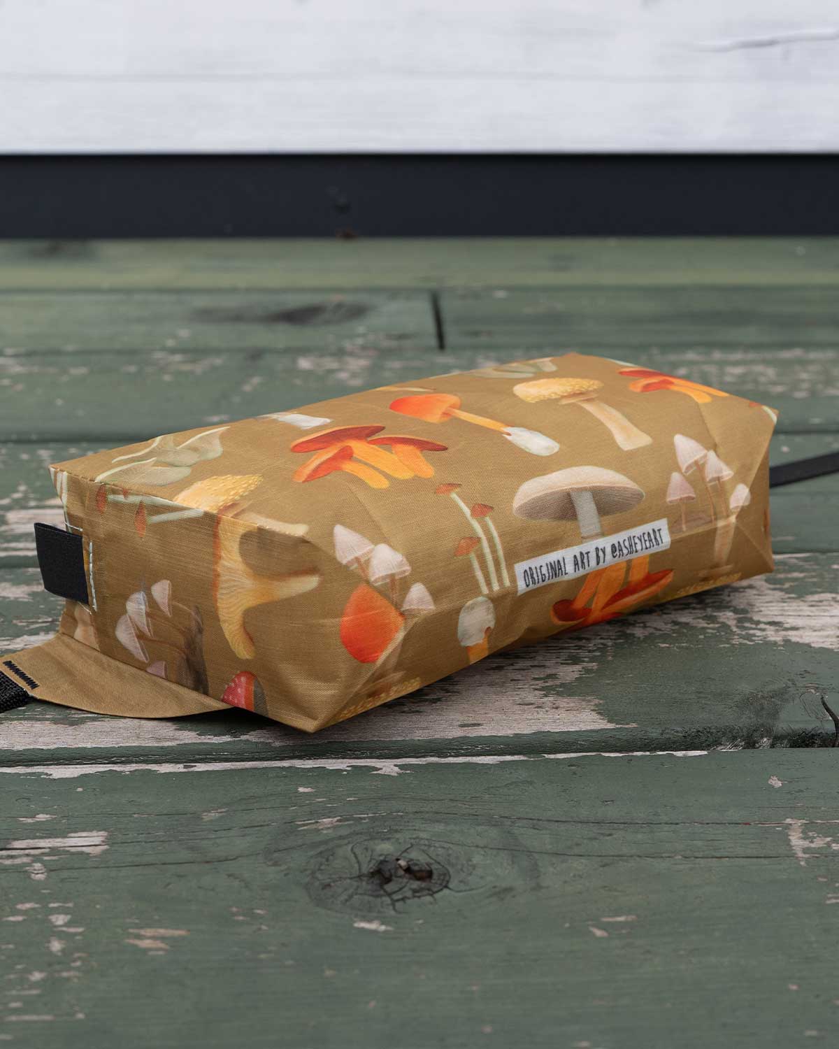 High Tail Designs｜Ultralight Fanny Pack｜Ash Ryan Botany Poster｜下部ディティール