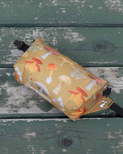 High Tail Designs Ultralight Fanny Pack｜Ash Ryan Botany Poster｜TX95モデル 製品外観