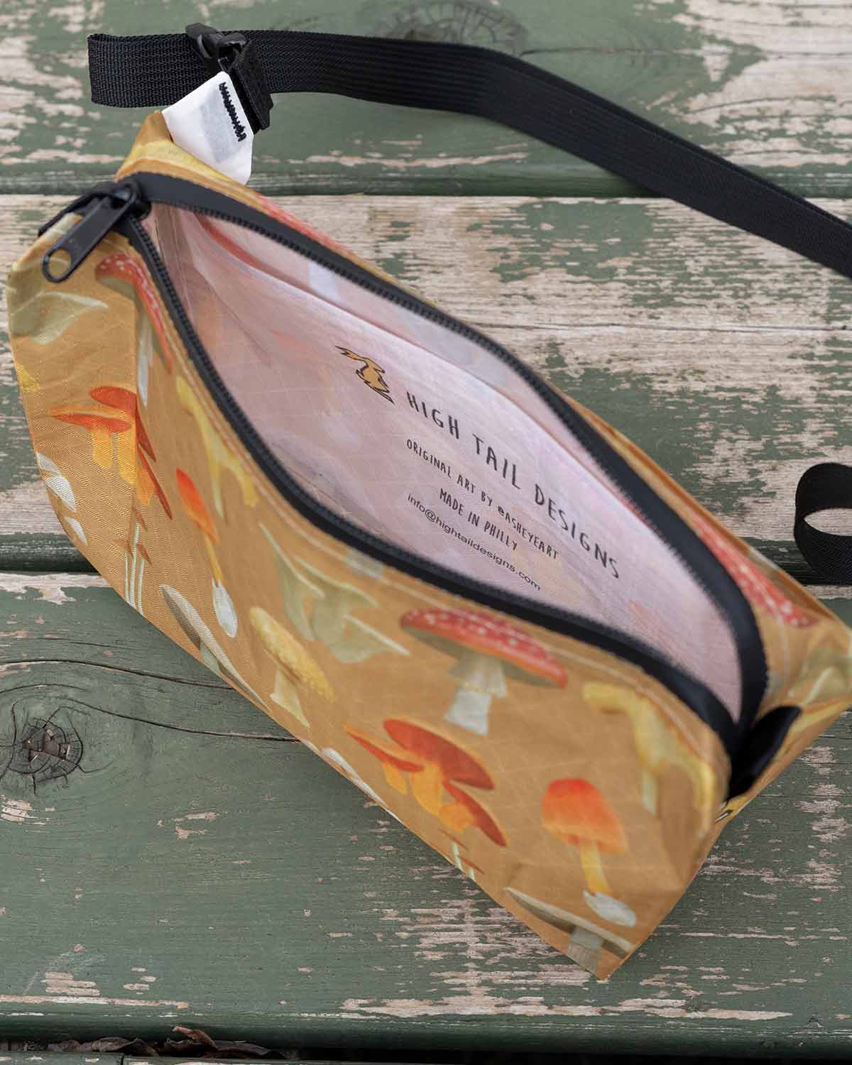 High Tail Designs Ultralight Fanny Pack v1.5｜Ash Ryan Botany Poster｜内面ディテール（TX95モデル）