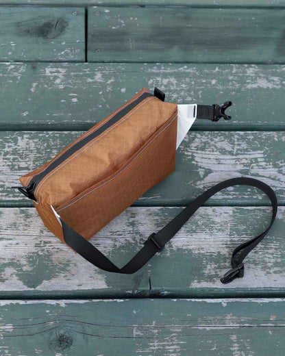 High Tail Designs Ultralight Fanny Pack v1.5｜Chestnut｜背面ビュー（TX95モデル）