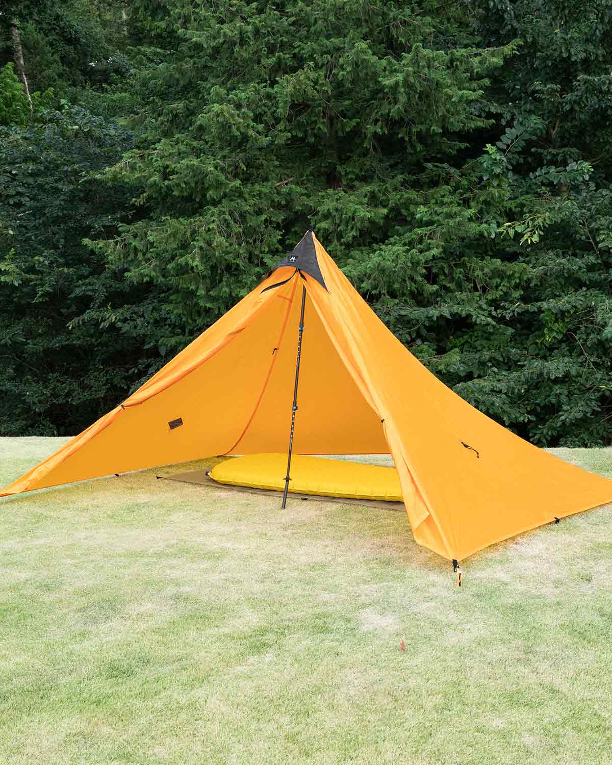 Mountain Laurel Designs DuoMid Orange｜エアマットを置いた内部の使用イメージ
