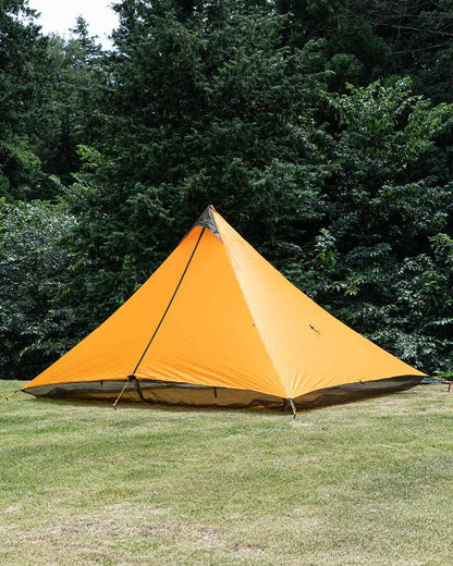 Mountain Laurel Designs DuoMid Orange｜バグネットスカート付きの設営イメージ