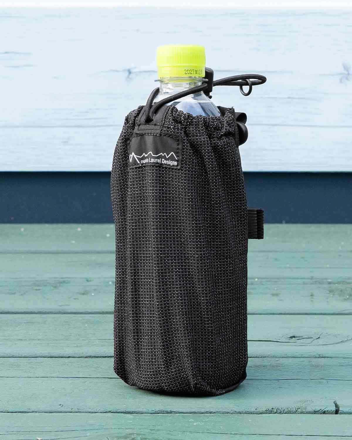 Mountain Laurel Designs Shoulder Bottle Pocket｜500mlペットボトルの収納イメージ