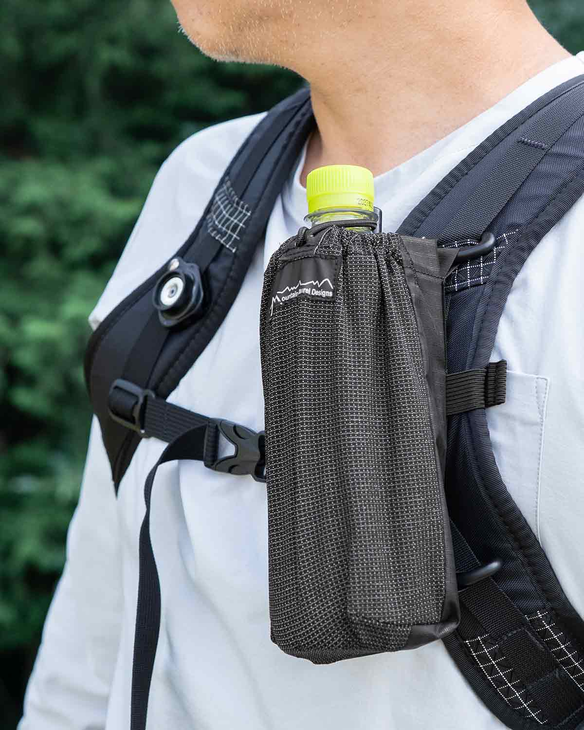 Mountain Laurel Designs Shoulder Bottle Pocket｜バックパックへの取り付けイメージ