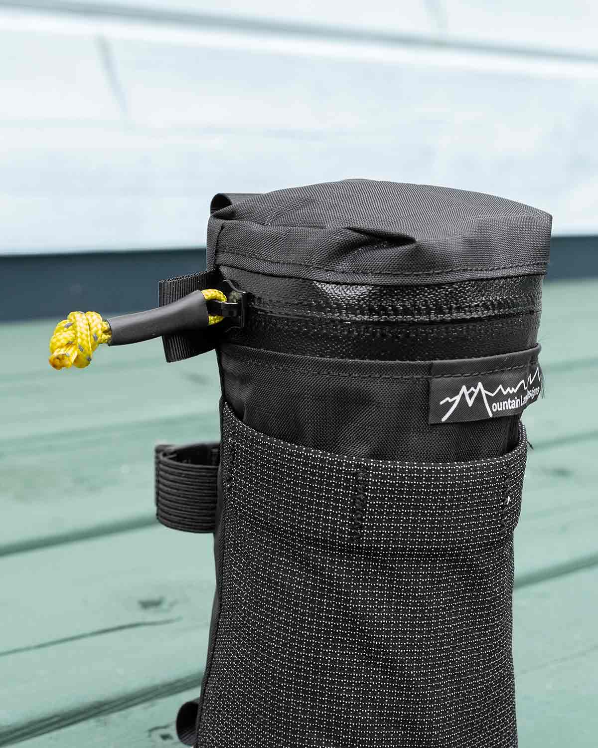 Mountain Laurel Designs Shoulder Gear Pocket｜ジッパーとフロントメッシュポケットのディテール