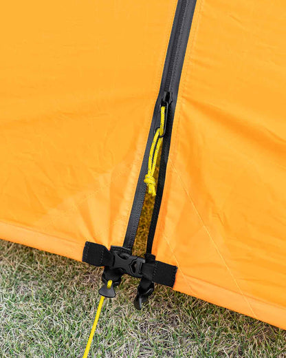 Mountain Laurel Designs SoloMid XL Orange｜止水ジッパーとバックルのディテール