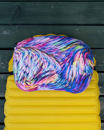 Pillow Strap Chroma Currents 製品画像｜エアマットに取り付けた枕ズレ防止ピローケース