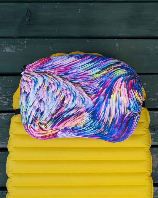 Pillow Strap Chroma Currents 製品画像｜エアマットに取り付けた枕ズレ防止ピローケース