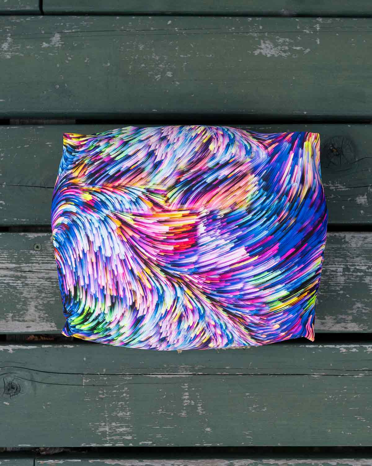 Pillow Strap Chroma Currents 製品画像｜Mediumサイズにダウンを入れた状態