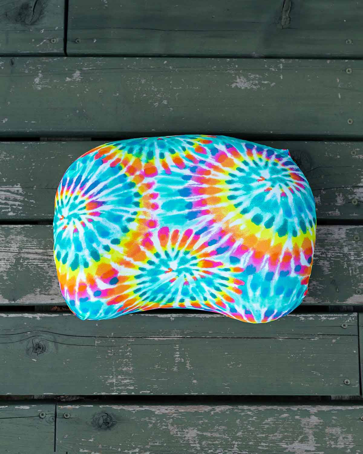 Pillow Strap Prismatic Springs 製品画像｜カラフルな模様のキャンプ用ピローケース