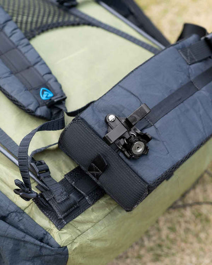 Spuds Adventure Gear Stick Stashers V2.0｜ウエストベルトのデイジーチェーンに取り付けた状態