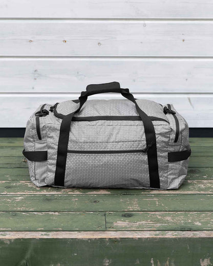 ULA Equipment DLX Duffle Bag｜Grey 45L モデル 背面ビュー（製品画像）