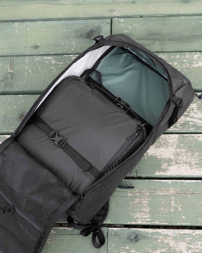 ULA Equipment Dragonfly 36L｜ULTRA 400TX Black モデル インナーケースを収納した状態（製品画像）