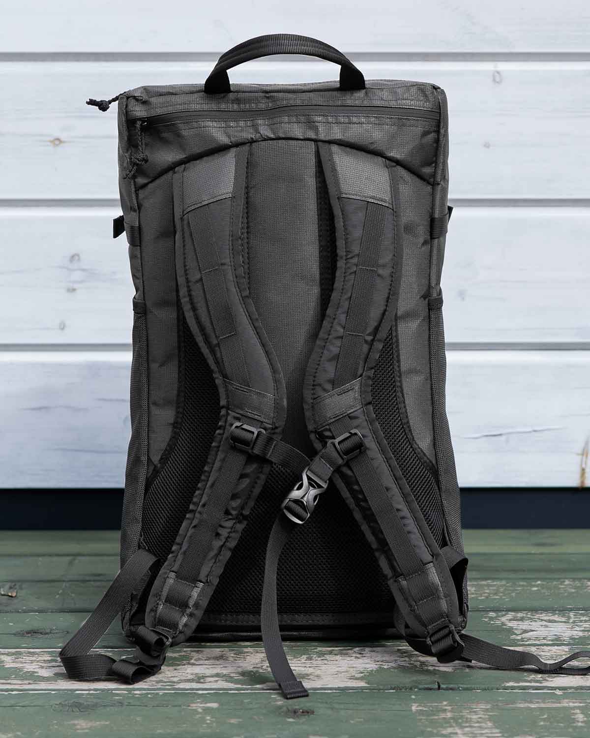 ULA Equipment Dragonfly 36L｜ULTRA 400TX Black モデル 背面（製品画像）