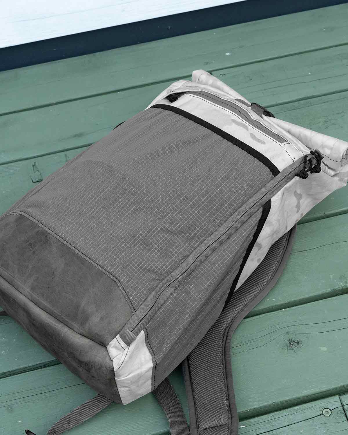 ULA Equipment Node｜Bespoke｜サイドジッパーのディテール