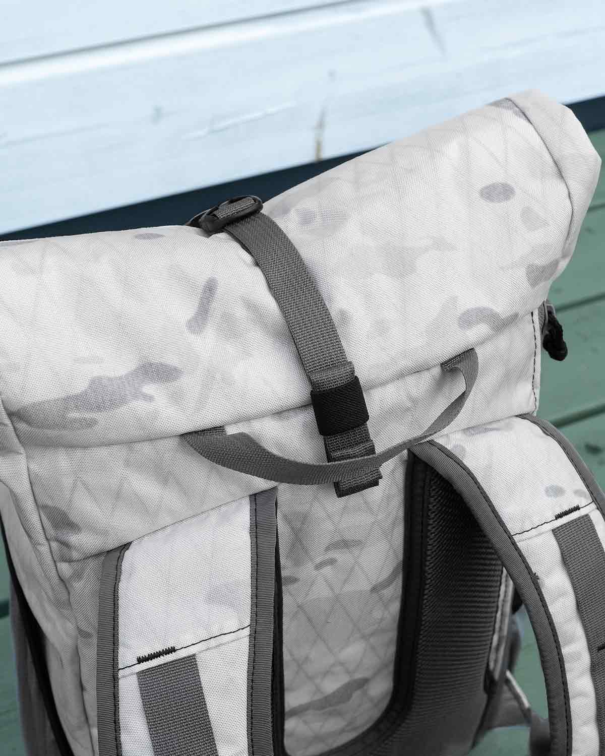 ULA Equipment Node｜Bespoke｜トップストラップのディテール