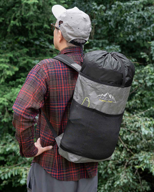 ULA Equipment Ultra Packrat｜トップカラーを伸ばして容量を拡張した状態の着用イメージ
