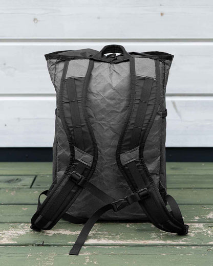 ULA Equipment ULTRA PACKRAT｜製品画像 背面 ショルダーハーネス詳細