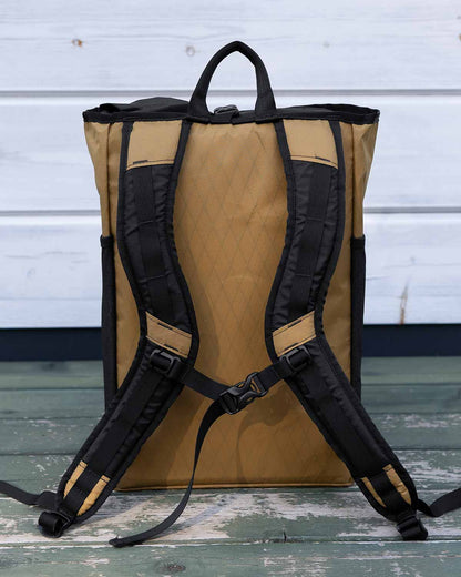 ULA Equipment Packrat VX21 Coyote Brown｜背面外観 ショルダーハーネス構造