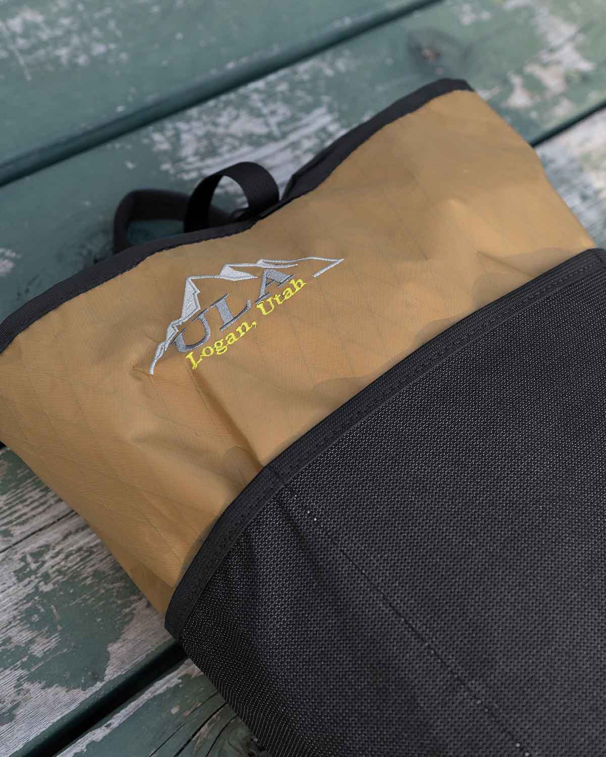 ULA Equipment Packrat VX21 Coyote Brown｜ディテール画像 刺繍ロゴとVX21素材