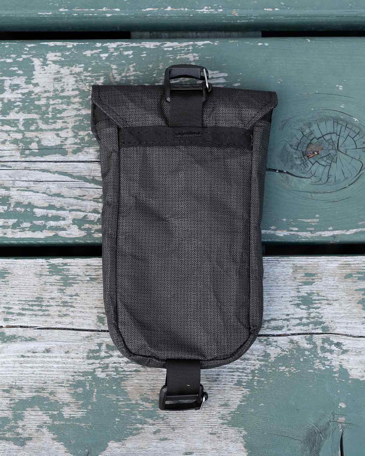 ULA Equipment Polarity Magnetic Pocket｜Ultra 200X Black 背面（製品外観）