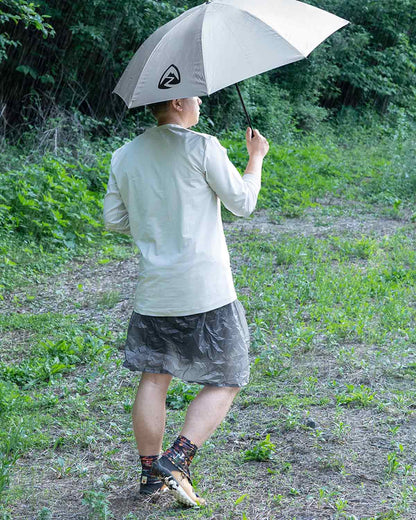 ULA Equipment Rain Kilt｜トレイルでの使用イメージ（Grey）