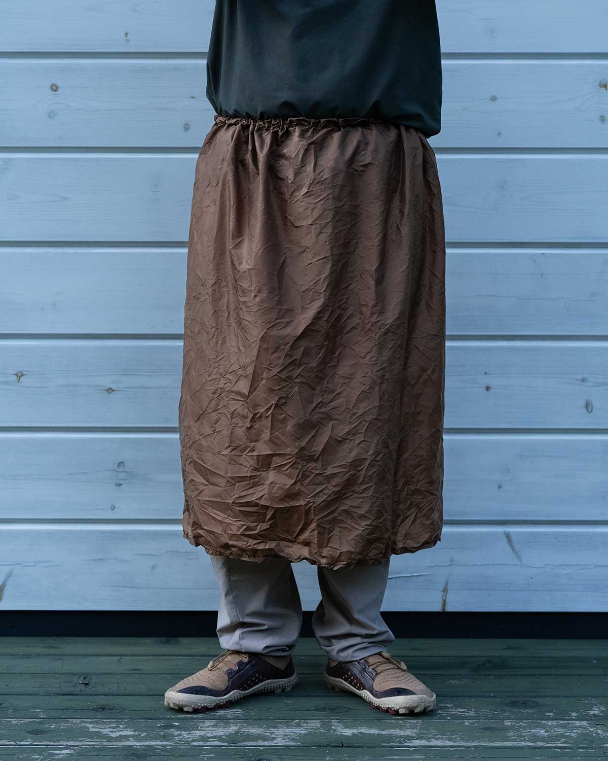 ULA Equipment Rain Kilt｜製品画像（Brown・着用時）