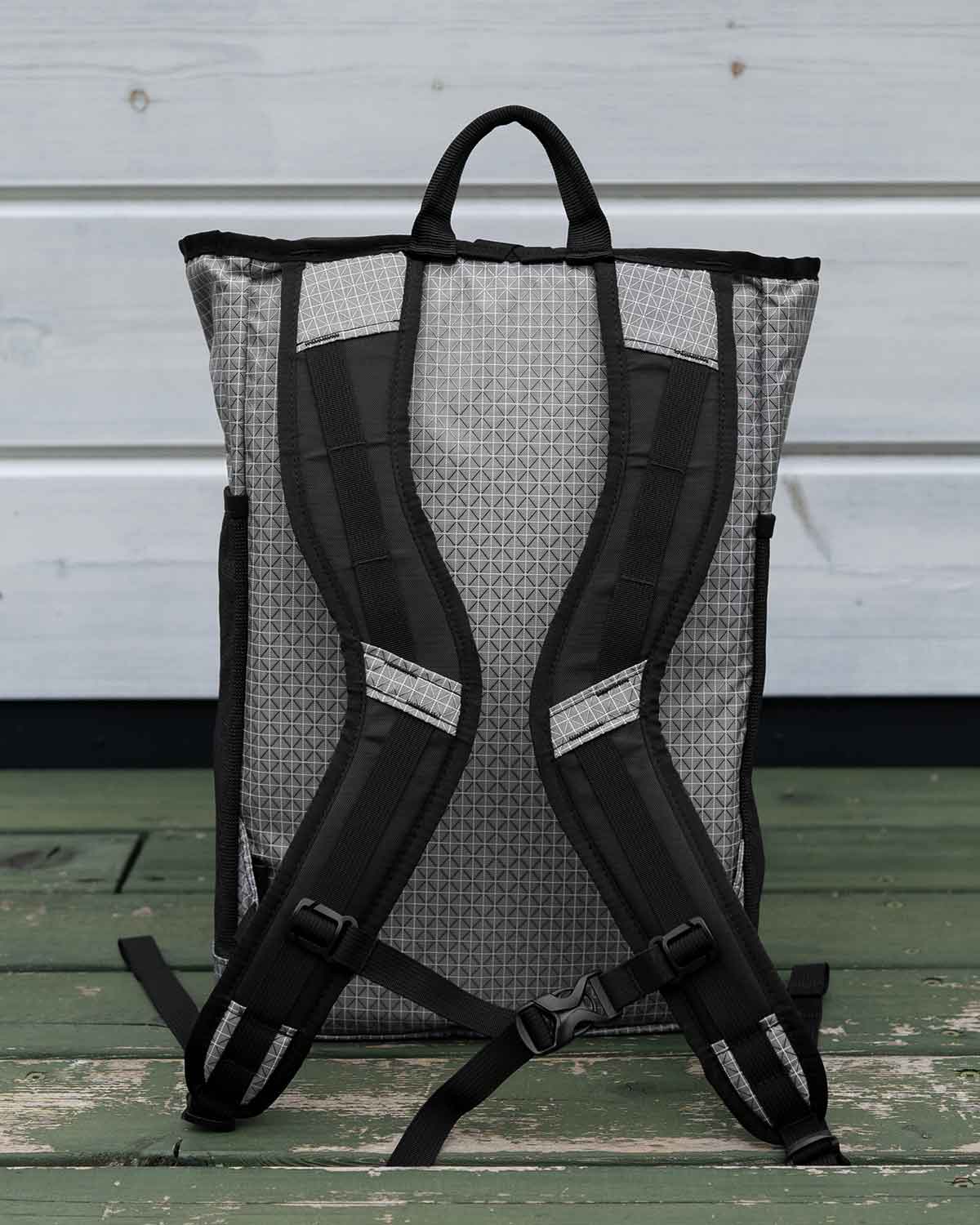 ULA Equipment Robic Packrat（ロビック・パックラット） Gray｜製品画像 背面 ショルダーハーネス