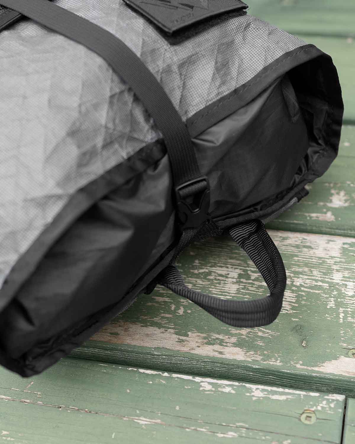 ULA Equipment Ultra Packrat｜詳細画像 上部 持ち手・ストラップ