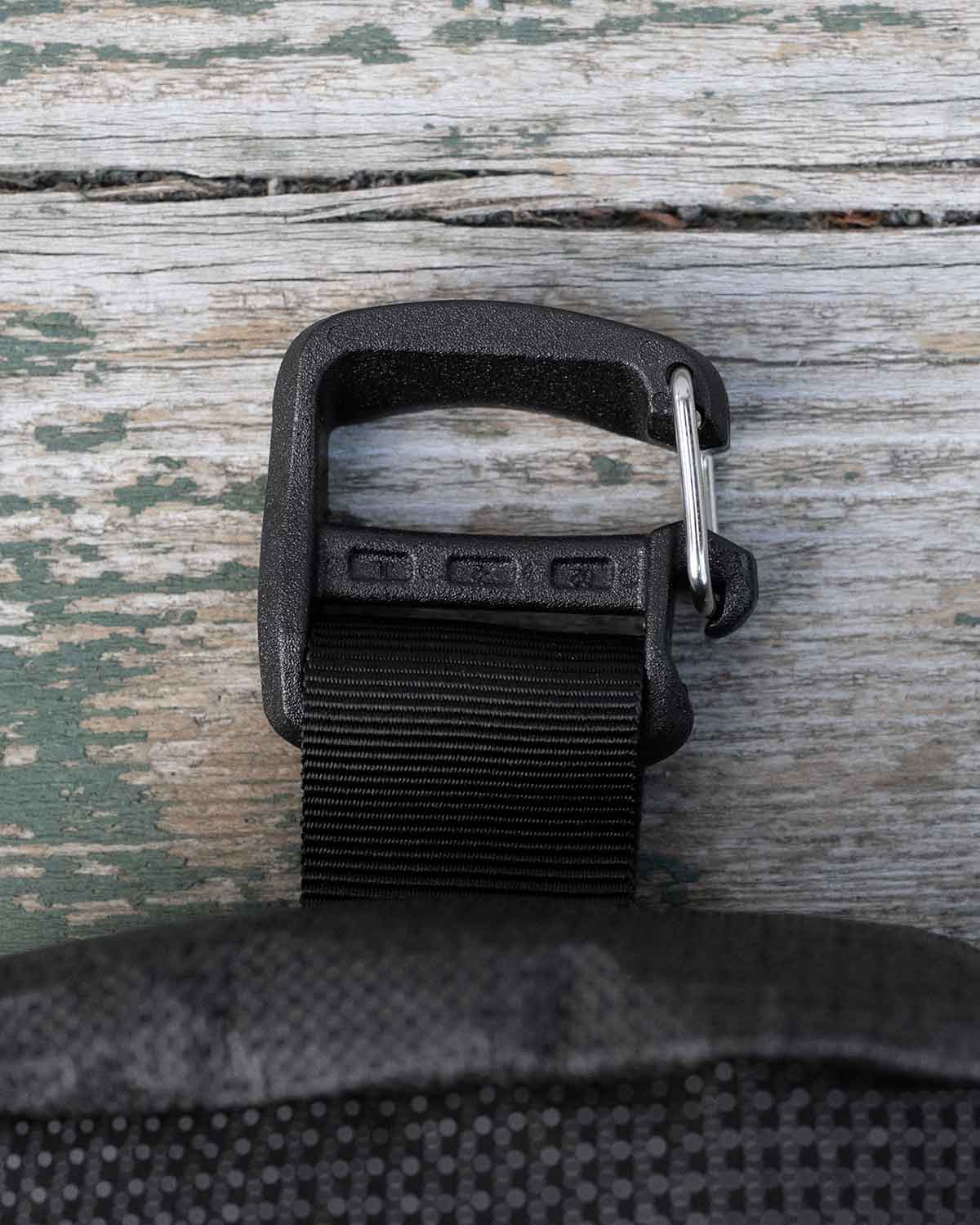 ULA Equipment Polarity Magnetic Pocket｜Gatekeeper Gフック ディテール