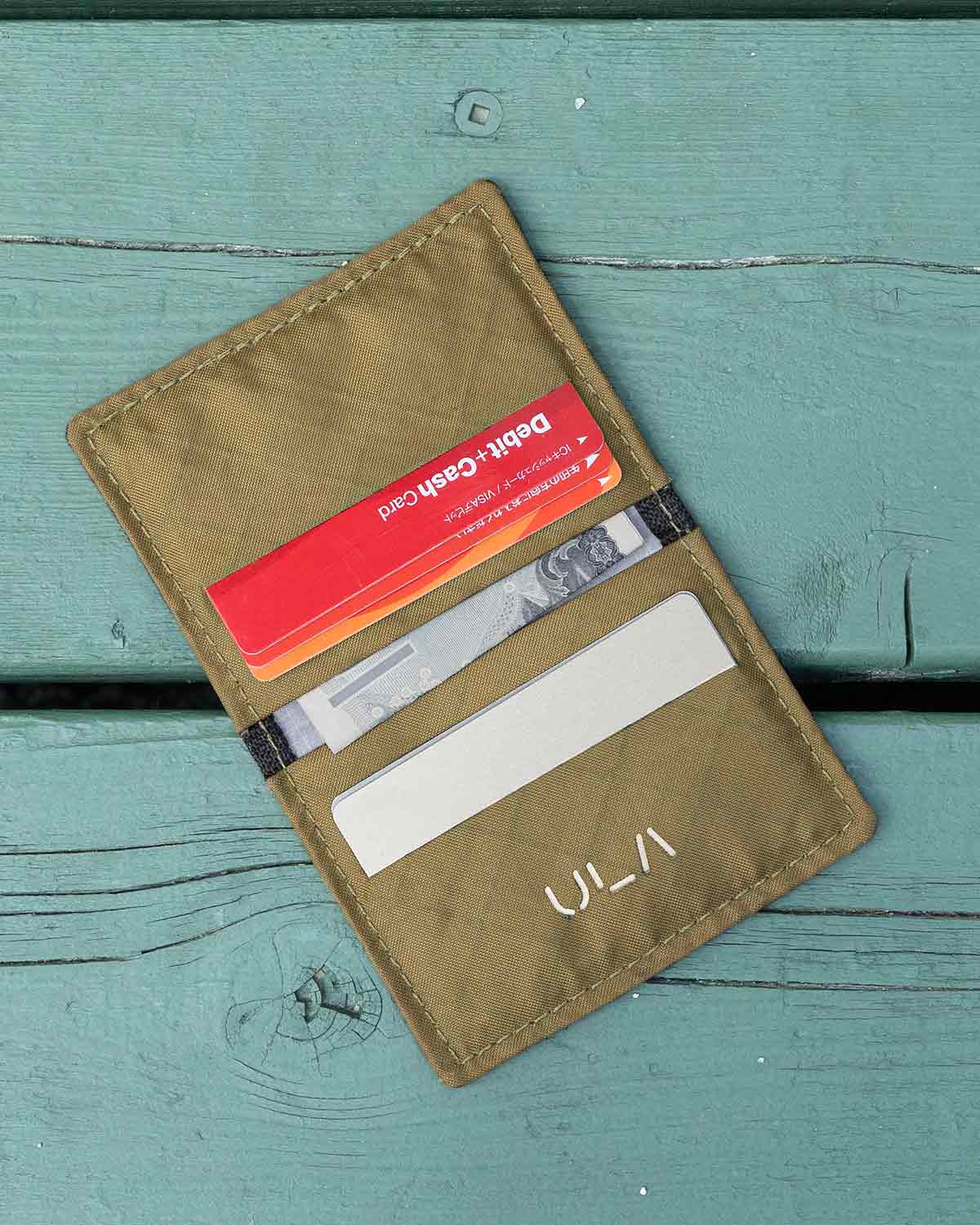ULA Equipment Wasatch Wallet｜カードやお札を入れた状態（Coyote Brown）