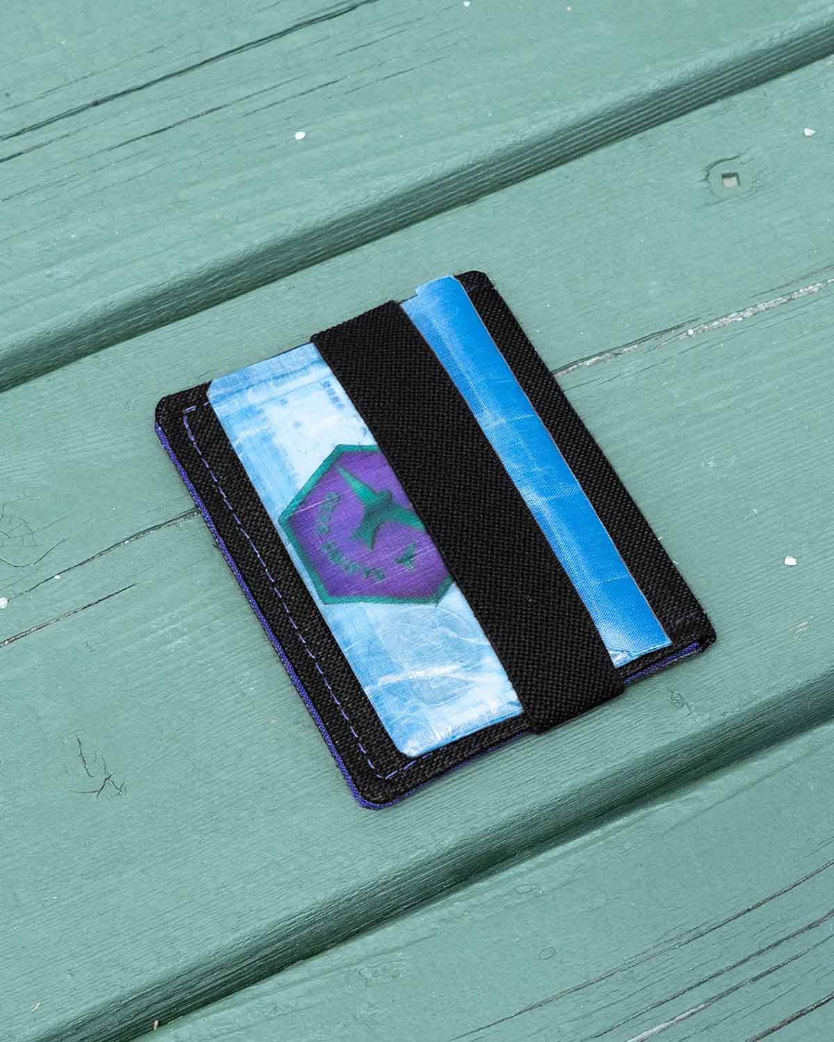 ULA Equipment Wasatch Wallet｜コインケースをエラスティックバンドでまとめた状態（Deep Purple）