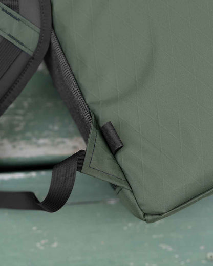 ULA Equipment X-Pac Packrat｜ディテール画像（背面／ヒップベルト装着用ループ／ダークグリーン）