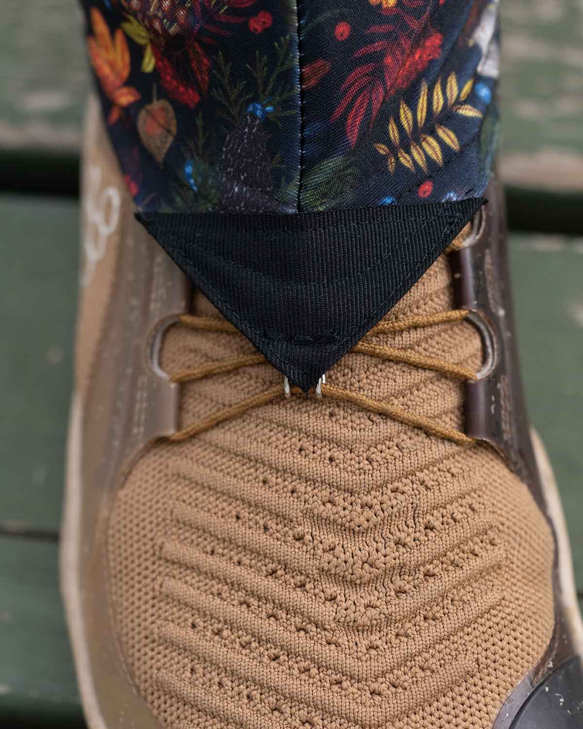 Ultra Gam アンクルゲイター｜フロントの靴紐を使った装着イメージ