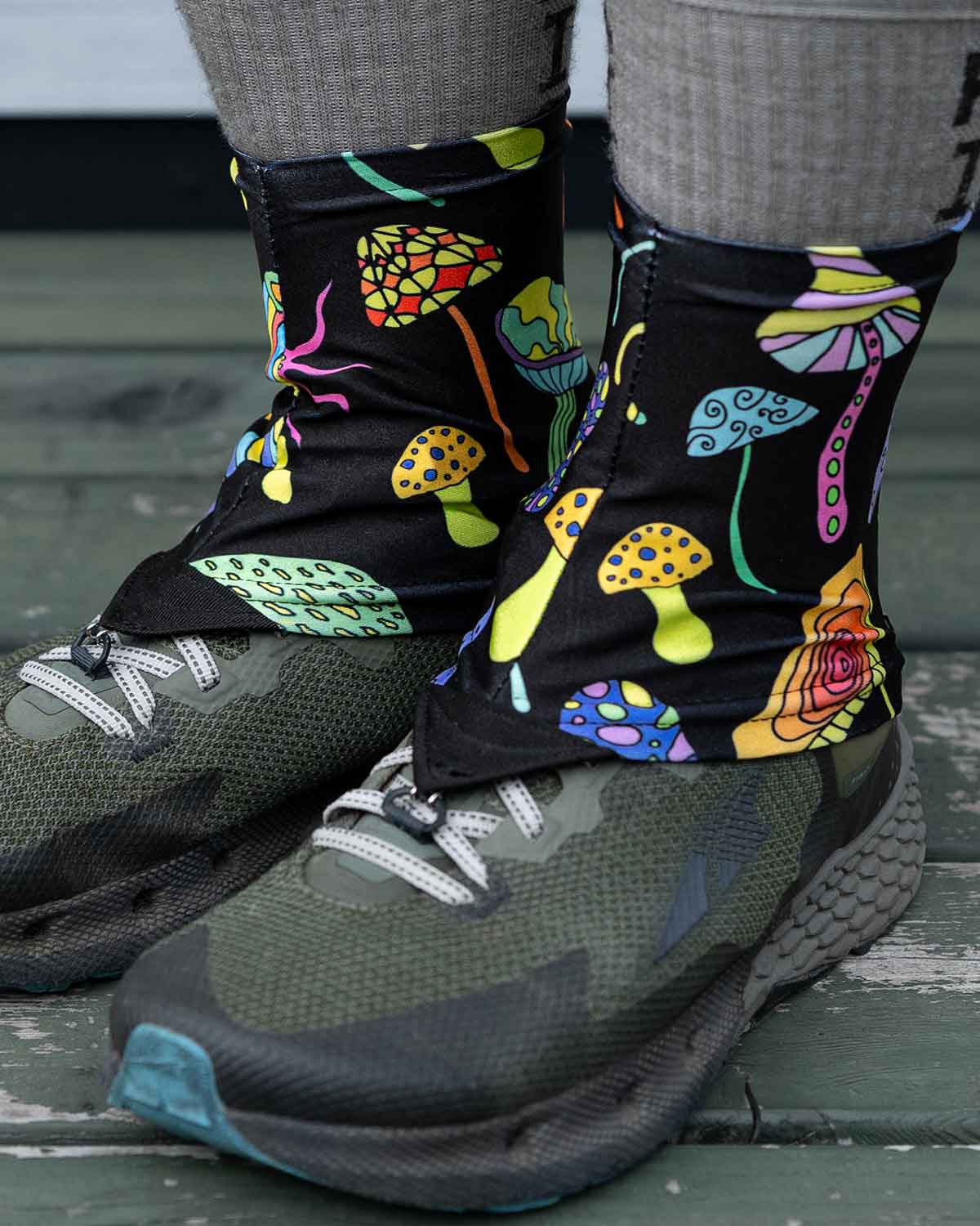 Ultra Gam アンクルゲイター｜Psycho Mushrooms 柄 着用イメージ