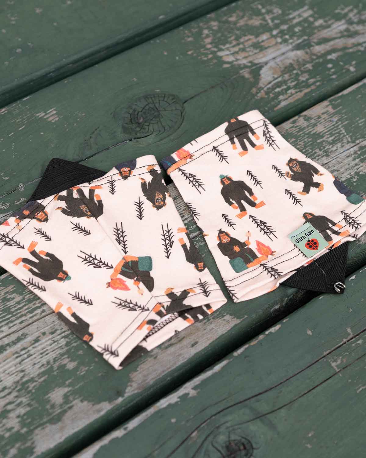 Ultra Gam アンクルゲイター｜Sasquatch 柄 製品画像（斜めからのビュー）