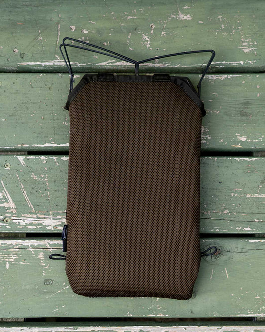 Vaucluse Mesh Sleeve コヨーテブラウン 装着イメージ 表面 軽量ベンチレーションフレーム用アクセサリー ULギア