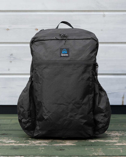 Zpacks Bagger Ultra 25L Backpack｜製品画像｜正面（Jet Black）