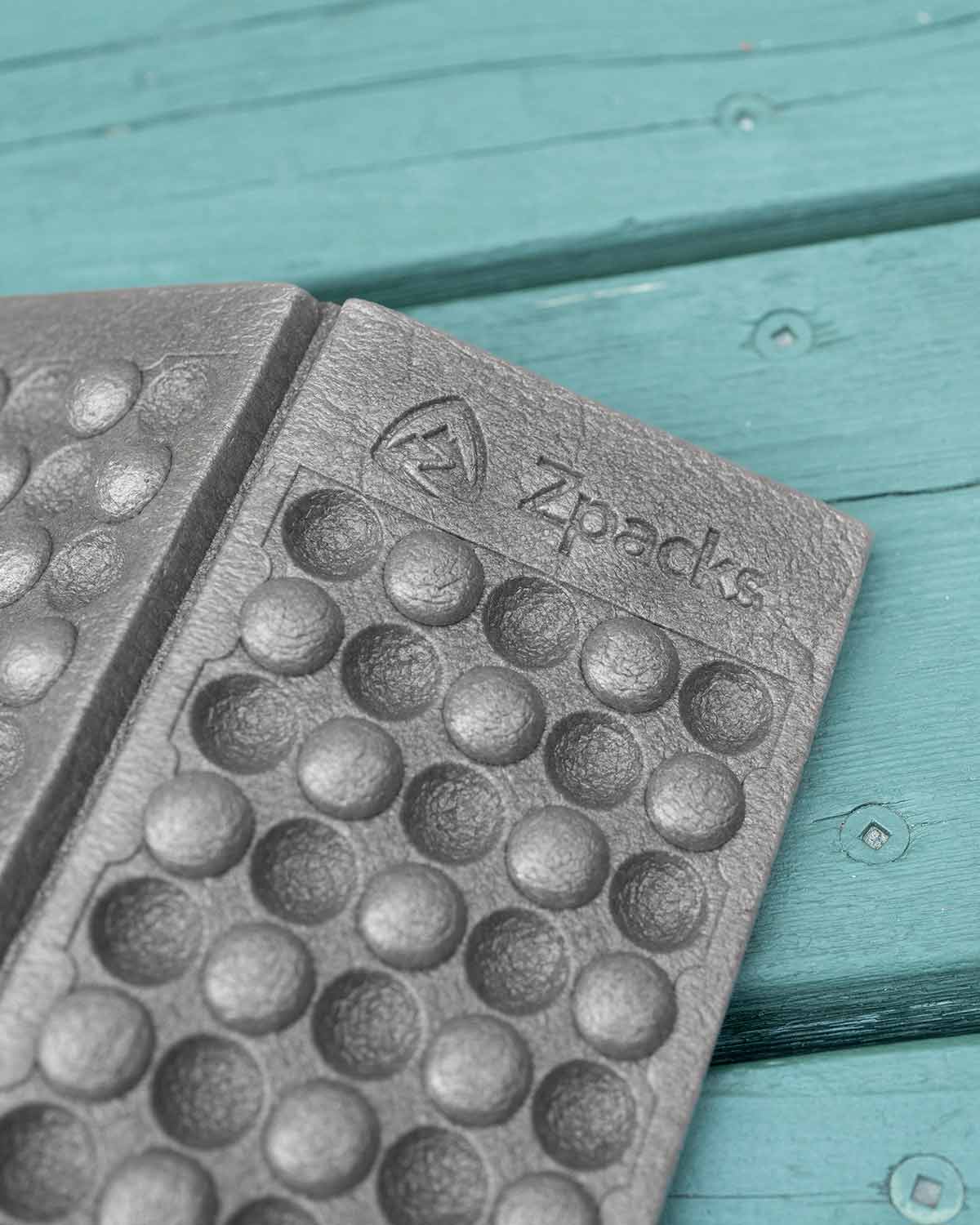 Zpacks Foam Sit Pad｜素材感とロゴ部分のディテール