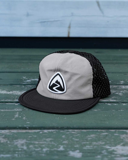 Zpacks Foldable Trail Hat Gray 製品画像｜グレー・斜めからのビュー