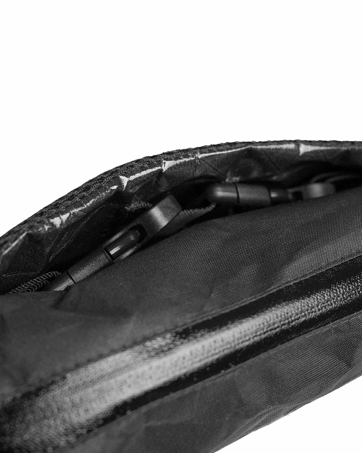 Zpacks Front Utility Pack Accessory｜本体に取り付けられたバックル