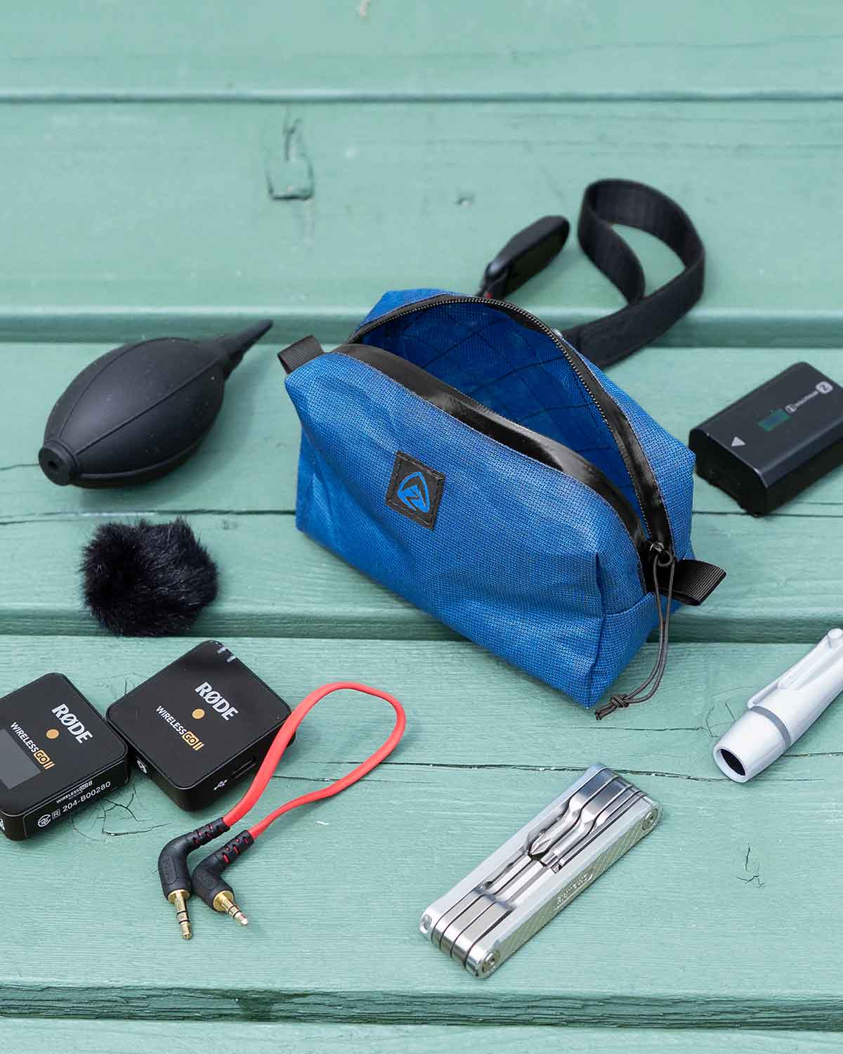 Zpacks Itty Bitty Ditty Bag｜撮影小物を並べた使用イメージ