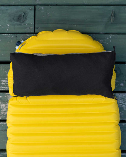 Zpacks Dyneema Medium Pillow Dry Bag 5.6L 枕として使用するイメージ 軽量防水スタッフサック ULハイキングギア