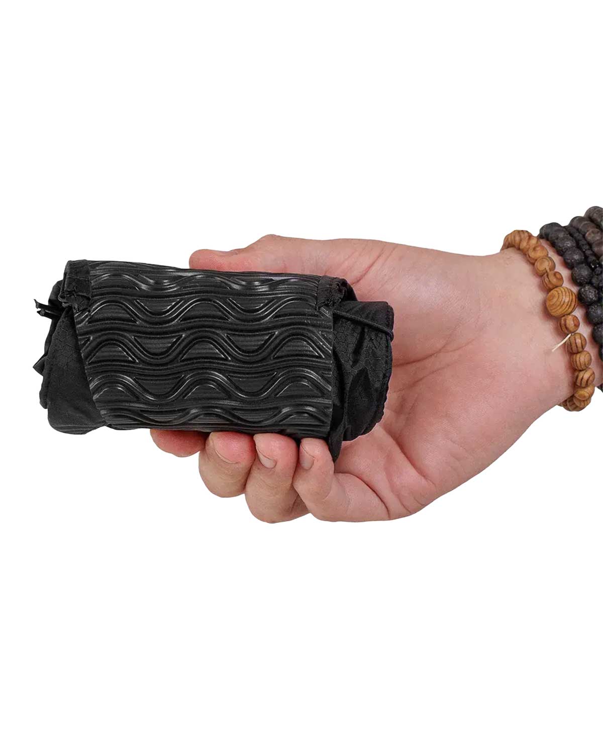 Zpacks Ultralight Camp Shoes 公式製品画像｜丸めて畳んだコンパクトな状態・超軽量テン場シューズ